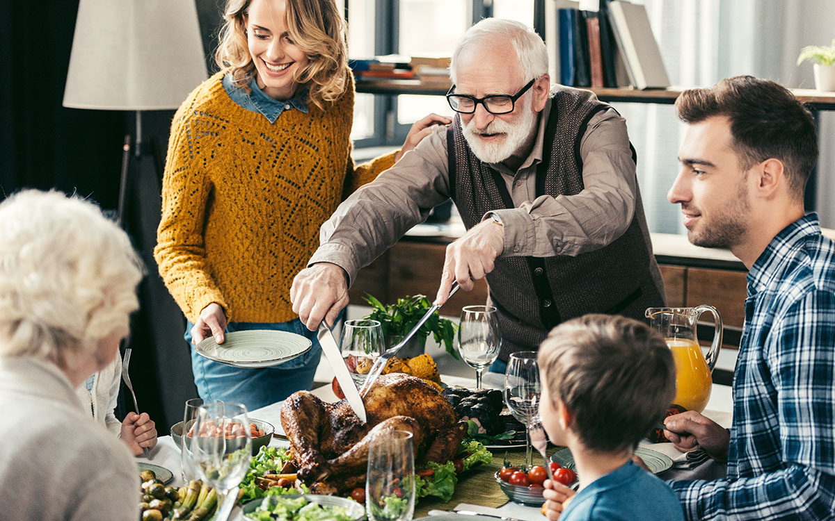 carving thanksgiving turkey