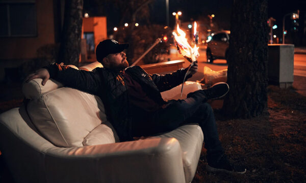 how to dive into the belly of the fake news beast